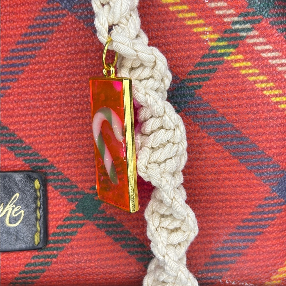 Handmade Macrame Frozen Key Chain - Picture 5 of 14